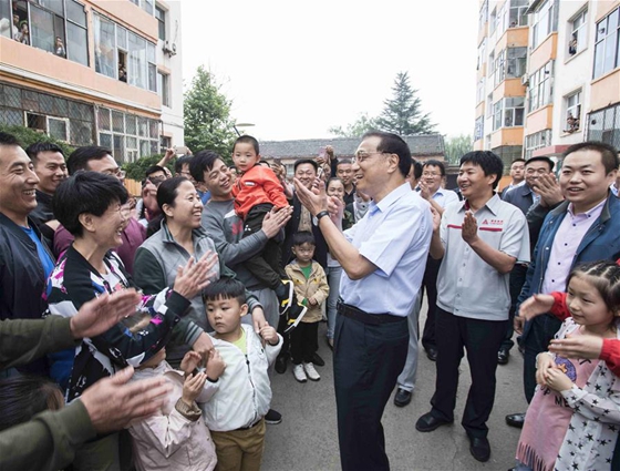 Chinese Premier Li Keqiang talks with workers and their relatives as he visits the Shigejie Coalmine Residential Community of Lu'an Group in Changzhi, north China's Shanxi Province, Sept. 4, 2017. [Photo/Xinhua]