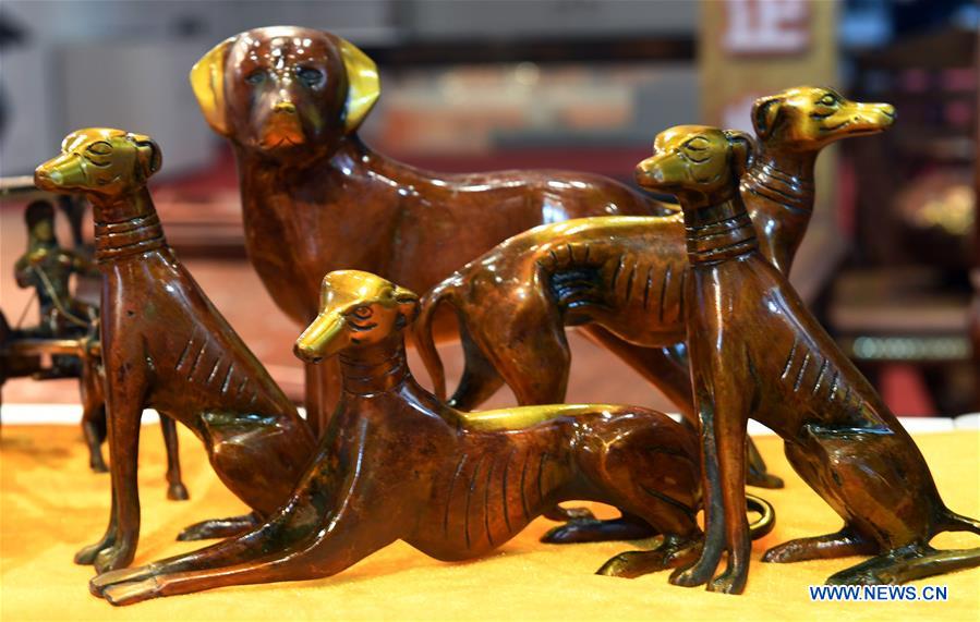 Photo taken on Sept. 13, 2017 shows copper-made dogs at the Indian booth during the 14th China-ASEAN Expo in Nanning, capital of south China&apos;s Guangxi Zhuang Autonomous Region. The 14th China-ASEAN Expo opened here Tuesday, highlighting trade and investment among China, ASEAN and other countries along the Belt and Road.(Xinhua/Huang Xiaobang)