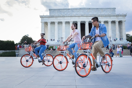 Mobike, one of the world's largest smart bike-sharing companies, rode into its first US city, Washington, on Wednesday. [Photo/China Daily]