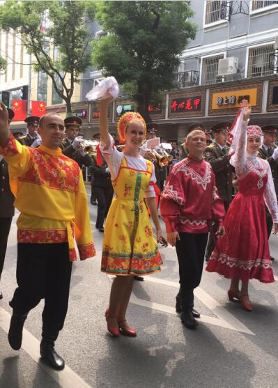 The 5th Nanchang International Military Tattoo opens on Sept.24, 2017, with the marching parade attracted nearly 300,000 attendees. More than 2,500 players from 11 international military bands and 10 domestic bands participated in the event. [Photo provided to China.org.cn] 