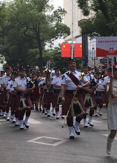 The 5th Nanchang International Military Tattoo opens on Sept.24, 2017, with the marching parade attracted nearly 300,000 attendees. More than 2,500 players from 11 international military bands and 10 domestic bands participated in the event. [Photo provided to China.org.cn] 