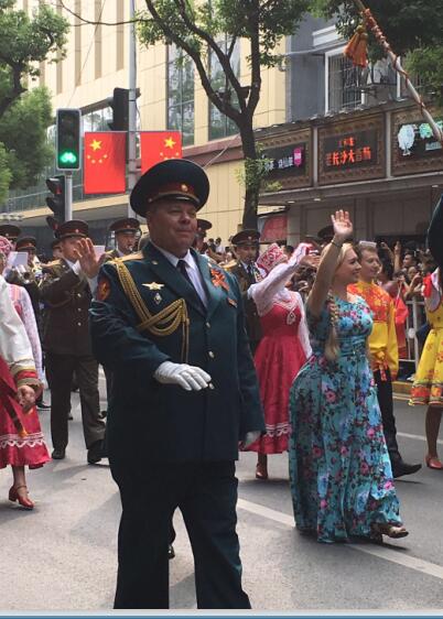 The 5th Nanchang International Military Tattoo opens on Sept.24, 2017, with the marching parade attracted nearly 300,000 attendees. More than 2,500 players from 11 international military bands and 10 domestic bands participated in the event. [Photo provided to China.org.cn]