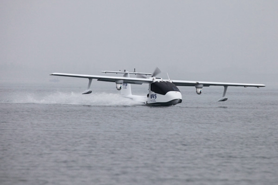 A U650 unmanned amphibious aircraft undergoes tests in Central China at the end of 2016. [Photo/China Daily]