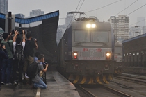 Major railway in western China starts operation