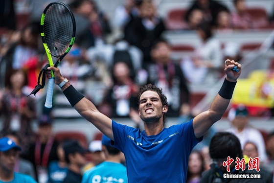 Rafael Nadal survived 22 aces from John Isner of the United States in the quarterfinals of the China Open on Friday. [Photo/Chinanews.com]