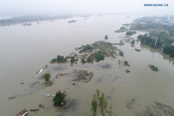 Aerial photo taken on Oct. 6, 2017 shows the Yueliangwan Wetland Park submerged by water in Xiangyang, central China's Hubei Province. (Xinhua/Wang Hu)