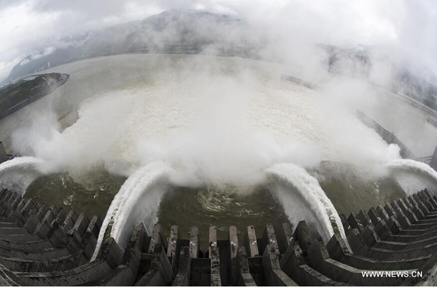 Photo taken on Oct. 5, 2017 shows water discharging from the Three Gorges Dam, a gigantic hydropower project on the Yangtze River, in Yichang City, central China's Hubei Province. (Xinhua/Zheng Jiayu)