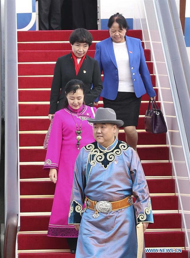 Delegates of Inner Mongolia Autonomous Region to the 19th National Congress of the Communist Party of China (CPC) arrive at Capital International Airport in Beijing, capital of China, Oct. 15, 2017. The congress will start on Oct. 18. [Photo/Xinhua]