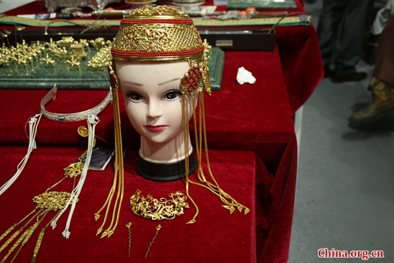 A piece of Mongolian headwear exhibited at 2nd China-Mongolia Expo in Hohhot, capital of north China's Inner Mongolia Autonomous Region, on Sept. 26, 2017. [Photo by Zhao Shan/China.org.cn]