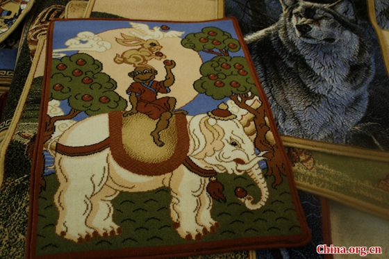 A carpet with Mongolian animal pattern designed by Abu. [Photo by Zhao Shan/China.org.cn]