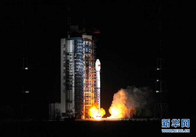 China launched a new meteorological satellite Fengyun-3D from the Taiyuan Satellite Launch Center in northern China's Shanxi Province, at 2:35 a.m. Beijing Time, Nov. 15, 2017. [Photo: Xinhua/Zhang Hongwei]