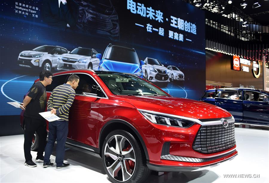 Visitors watch a car at the 15th Guangzhou International Automobile Exhibition in Guangzhou, capital of south China&apos;s Guangdong Province, Nov. 17, 2017. The exhibition started on Friday and attracted many international manufacturers of cars and parts. The event will last till Nov. 26. (Xinhua/Lu Hanxin)