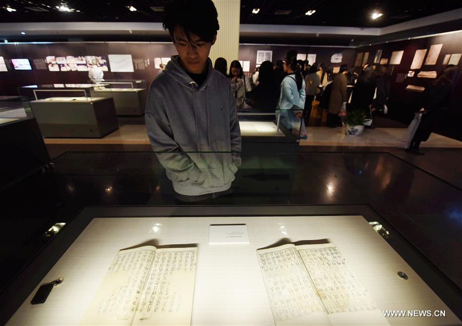 A visitor views restored ancient books during a special exhibition at the Zhejiang Library in Hangzhou, capital of east China&apos;s Zhejiang Province, Nov. 16, 2017. The special exhibition on ancient book restoration will last till Nov. 23. (Xinhua/Long Wei)
