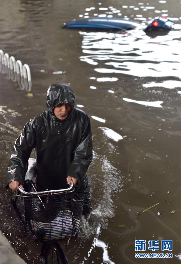 （生态）（3）天津遭遇暴雨袭击 部分区域出现严重积水