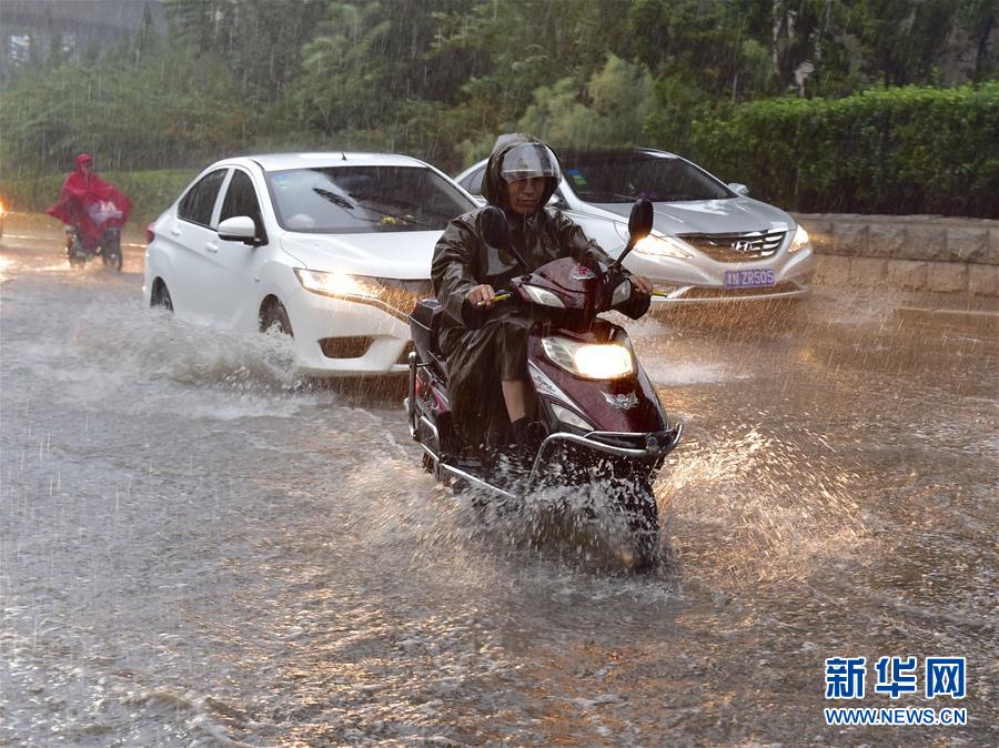 （生态）（1）天津遭遇暴雨袭击 部分区域出现严重积水