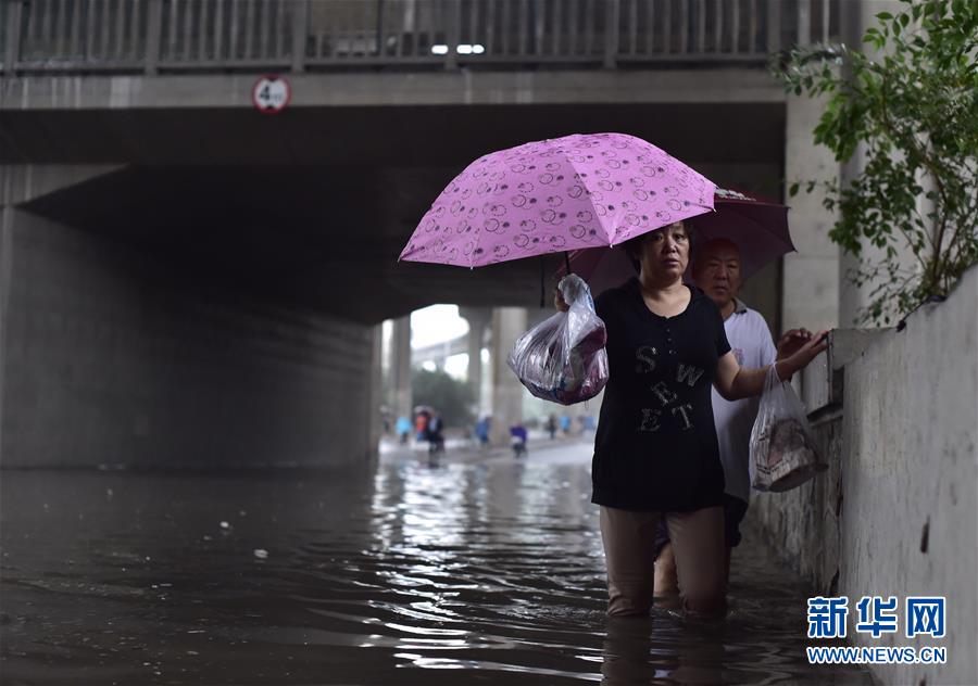 （生态）（4）天津遭遇暴雨袭击 部分区域出现严重积水