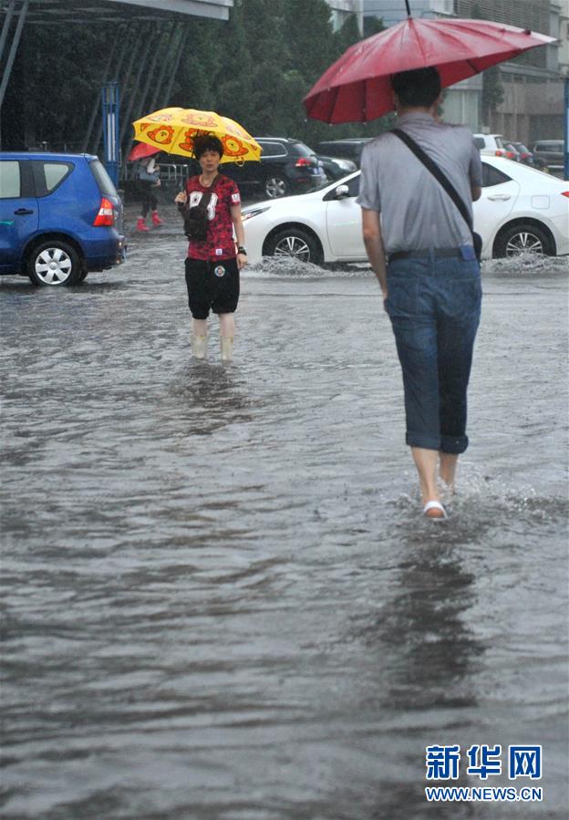 （生态）（5）天津遭遇暴雨袭击 部分区域出现严重积水