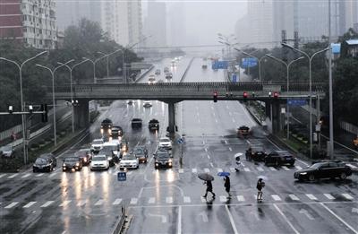 暴雨中的北京：4年前洪水肆虐处如今井然有序