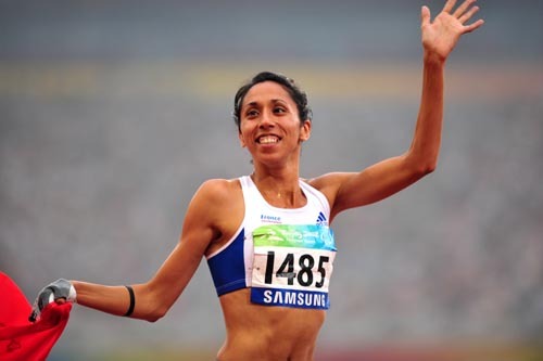 Assia El'hannouni of France breaks the world record and wins the T12 gold. 
