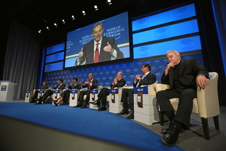 Former British Prime Minister and UN Middle East Quartet Representative Tony Blair (4th R), Israeli President Shimon Peres (3rd R) attend the session 'The Values behind Market Capitalism' at the Annual Meeting 2009 of the World Economic Forum (WEF) in Davos, Switzerland, on January 29, 2009. [Xinhua]