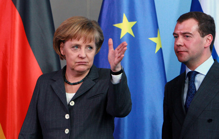 German Chancellor Angela Merkel (L) and visiting Russian President Dmitry Medvedev attend a news conference in Berlin, capital of Germany, on March 31, 2009. 