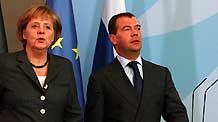 German Chancellor Angela Merkel (L) and visiting Russian President Dmitry Medvedev attend a news conference in Berlin, capital of Germany, on March 31, 2009. Dmitry Medvedev, arrived in Berlin on March 31, called for creating an new international currency system ahead of the G20 summit in London.