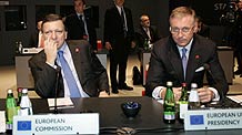 President of the European Commission Jose Manuel Barosso (L) and Prime Minister of Czech Republic Mirek Topolanek, whose country holds the rotating presidency of the European Union, attend the summit of the Group of 20 Countries (G20) on Financial Markets and World Economy at ExCel center in London on April 2, 2009. The G20 summit is held in London on April 2.