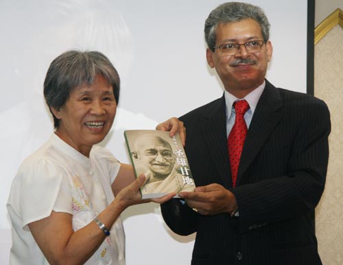 Prof. Deng Junbing (L), the co-translator for the book gave the Chinese edition of The Good Boatman: A Portrait of Gandhi to Mr. Jaideep Mazumdar, Charge d'Affaires of the Indian Embassy as a gift at the book release ceremony on August 4, 2009.