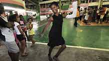 Photo taken on October 28, 2009 shows Maria Luisa takes part in the Samba rehearsing at Tomorrow's Mangueira samba school in Rio De Janeiro of Brazil.