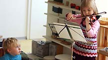 Charlotte Piotrowski plays the violin in front of her teacher and classmates in the Music Kindergarten in Berlin, capital of Germany, on November 12, 2009.