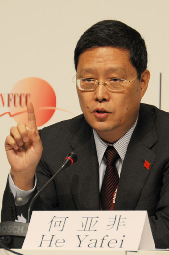 China&apos;s Vice Foreign Minister He Yafei speaks during a news conference about China&apos;s stand on global climate change, in Copenhagen, capital of Denmark, December 11, 2009.