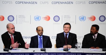 (L-R) EU rotating president, Swedish Prime Minister Fredrik Reinfeldt, Ethiopian Prime Minister Meles Zenawi, EU Commission President Jose Manuel Barroso and African Union(AU) Commission Chairman Jean Ping attend a joint press conference during the high-level segment of the United Nations Framework Climate Change Conference in Copenhagen, Denmark, Dec. 16, 2009. (Xinhua/Zeng Yi)