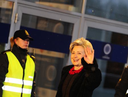 US Secretary of State Hillary Rodham Clinton (R) arrives at the venue of the United Nations Climate Change Conference in Copenhagen, capital of Denmark, December 18, 2009.