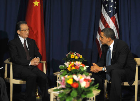 Chinese Premier Wen Jiabao (L) meets with U.S. President Barack Obama in Copenhagen, Denmark, Dec. 18, 2009. (Xinhua/Liu Jiansheng)