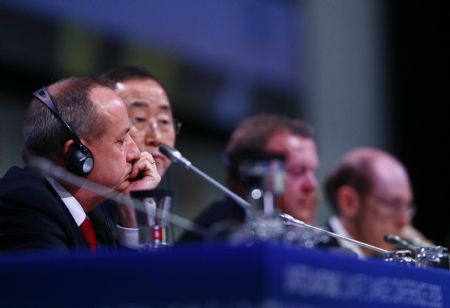Yvo de Boer (1st L), executive secretary of the United Nations Framework Convention on Climate Change, and UN Secretary-General Ban Ki-Moon (2nd L) are seen during a night plenary session at the United Nations Climate Change Conference in Copenhagen, capital of Denmark, December 19, 2009. 