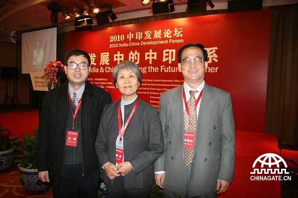 Deng Junbing (Middle), Director of China Foundation for International Studies and Academic Exchanges, Ma Jiali (Right), Research Professor of China Institutes of Contemporary International Relations, and Wang Nan (Left), Senior Reporter of International Dept.of People's Daily at the China-India Development Forum held in Beijing on March 30, 2010. 