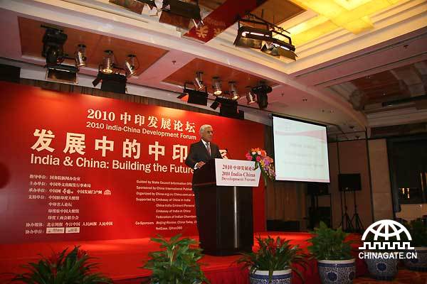 Karan Thapar, President of Infotainment Television Private Limited (ITV), speaks at the India-China Development Forum, which is held in Beijing Tuesday morning to mark the 60th anniversary of China-India diplomatic relations. 