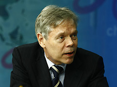 On December 2, Klaus Rohland, the World Bank country director for China, Mongolia and Korea, gave an exclusive online interview to China.org.cn and China Development Gateway (CnDG) in which he talked about China’s economy as it relates to the financial crisis and efforts to fight inflation. He also talked about the 30-year partnership between the World Bank and China.