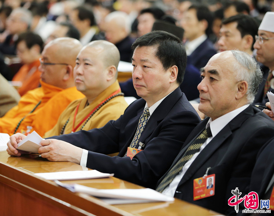 3月3日，中国人民政治协商会议第十二届全国委员会第一次会议在北京人民大会堂开幕。委员们在认真听取全国政协主席贾庆林作政协十一届常委会工作报告。