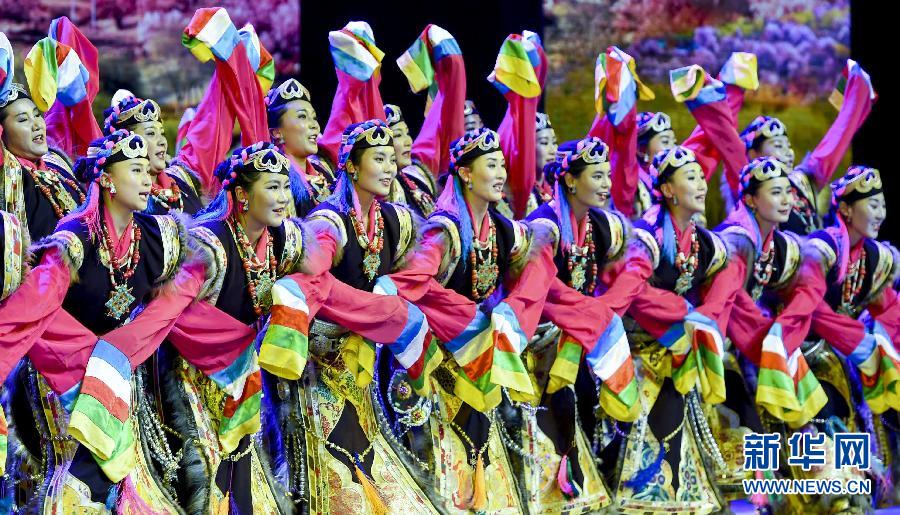 （社会）（1）庆祝西藏自治区成立五十周年文艺晚会在拉萨举行