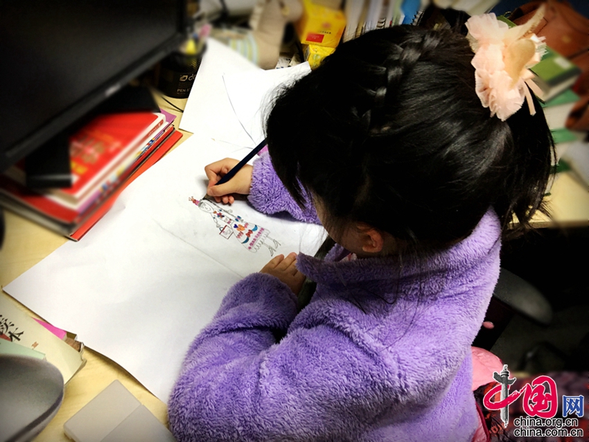 2016년 1월 20일, 그림그리기를 가장 좋아하는 도라, 틈만 나면 종이에 그림을 그린다.