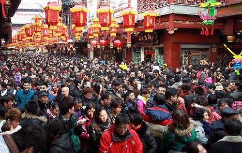 춘제기간 베이징시 창안가를 찾은 관광객들