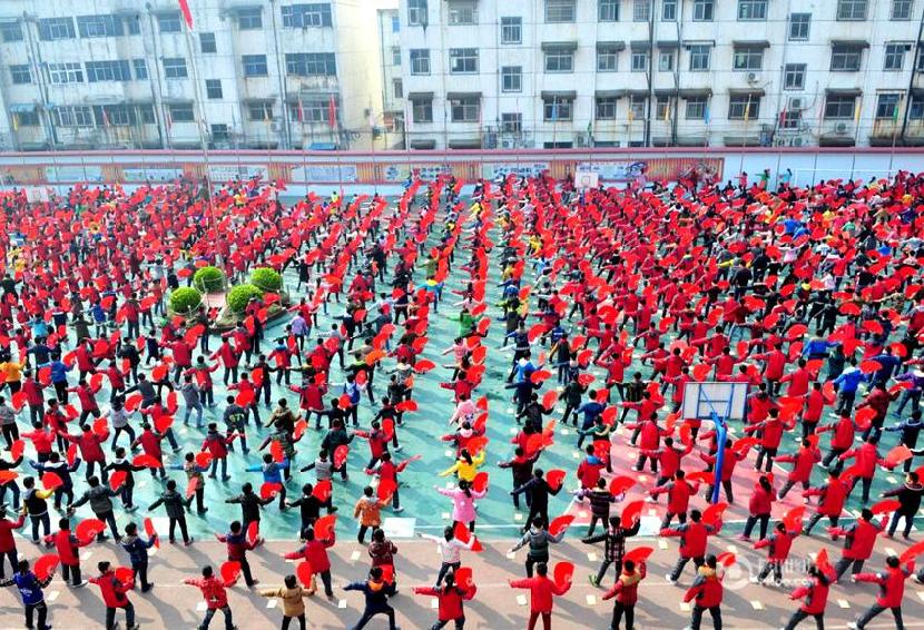 허난 1500명 초등생이 함께하는 부채춤 장관
