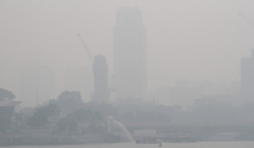 印尼山火引发雾霾再袭新加坡