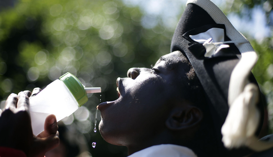 美国遭遇最大范围高温天气至少6人因热致死
