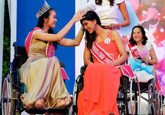 泰国举办轮椅小姐选美比赛
