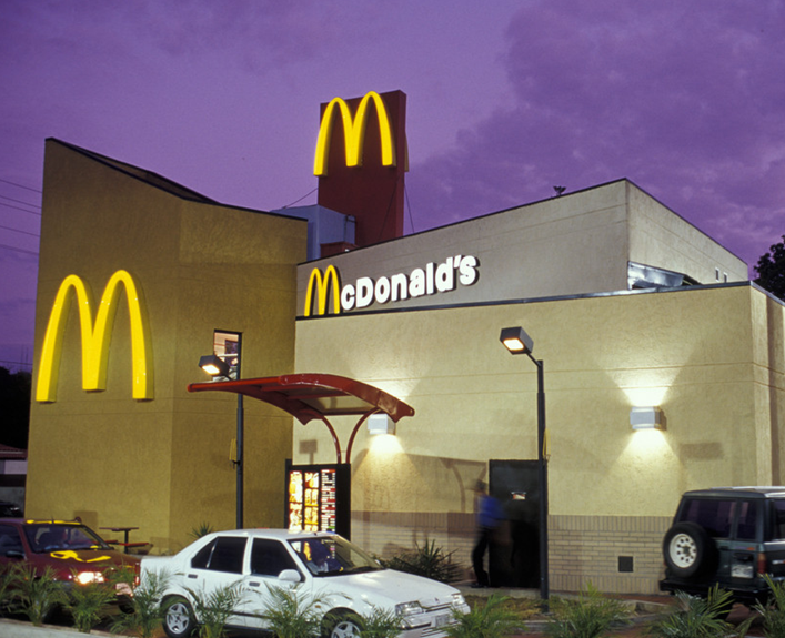 俄罗斯最大麦当劳餐厅整顿三月后重新开业