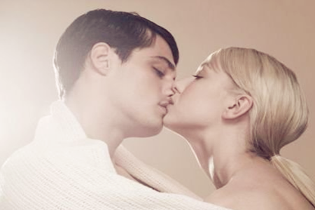 坚定不移苦情花 解析12星男如何解释婚外情(图