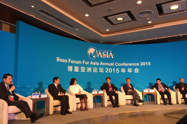 中国与全球化智库主任王辉耀主持飙分论坛《出口企业：转移，还是转型？》