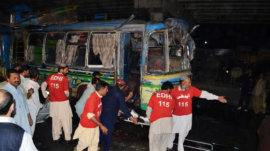 巴基斯坦:客运汽车遭爆炸袭击 至少11人死亡